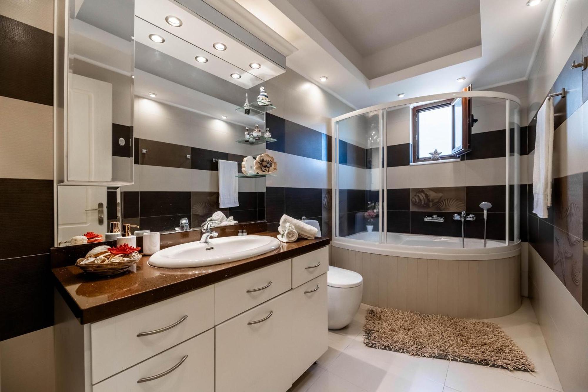 Kira's Lovely Massari Villa